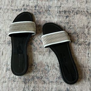 Kendall & Kylie slide sandals. Size 9. Great condition.